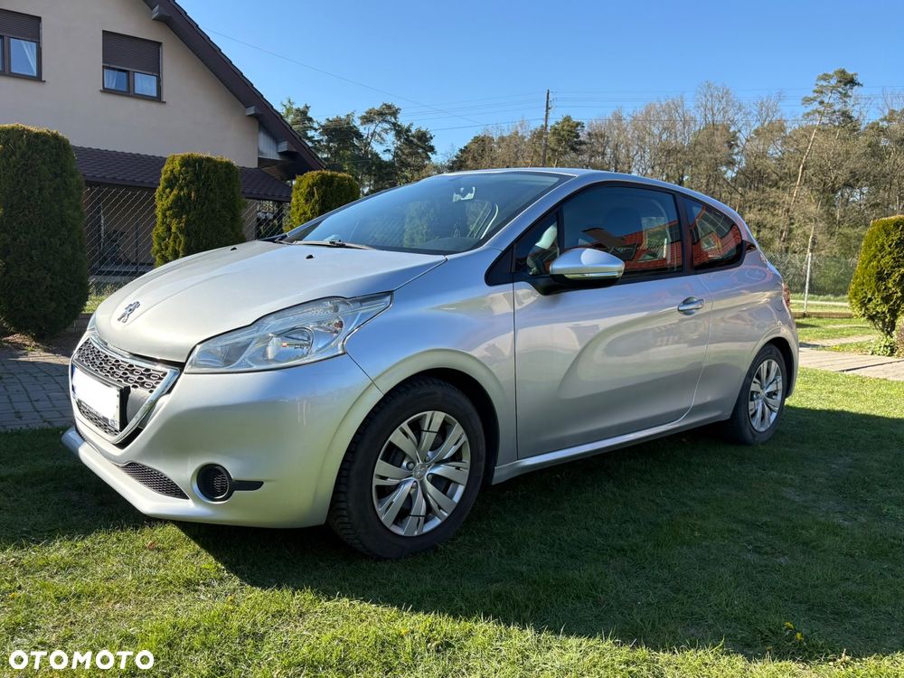 Peugeot 208 - 1