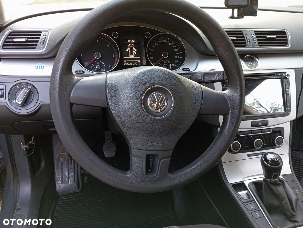 Volkswagen Passat - 10