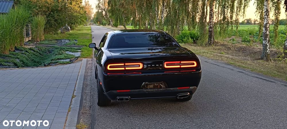 Dodge Challenger - 10