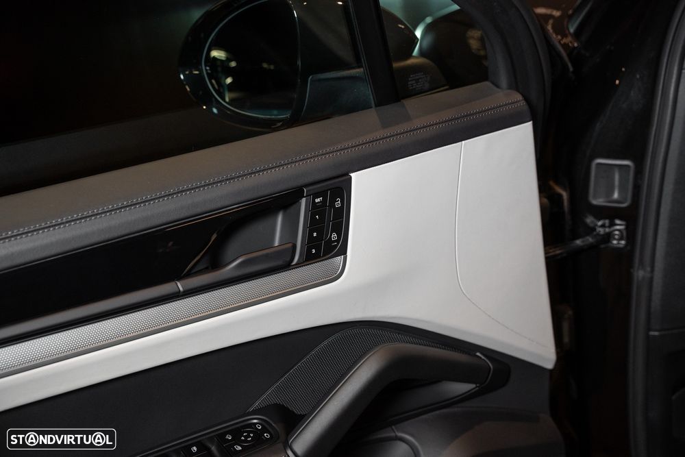 Porsche Cayenne E-Hybrid Tiptronic S - 16