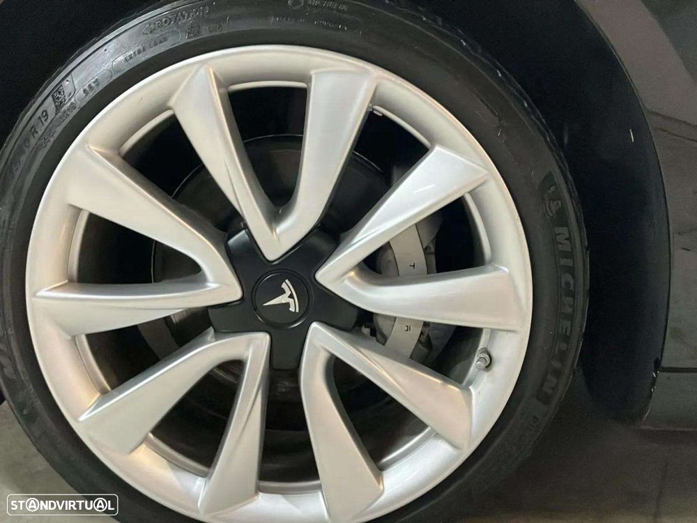 Tesla Model 3 - 21