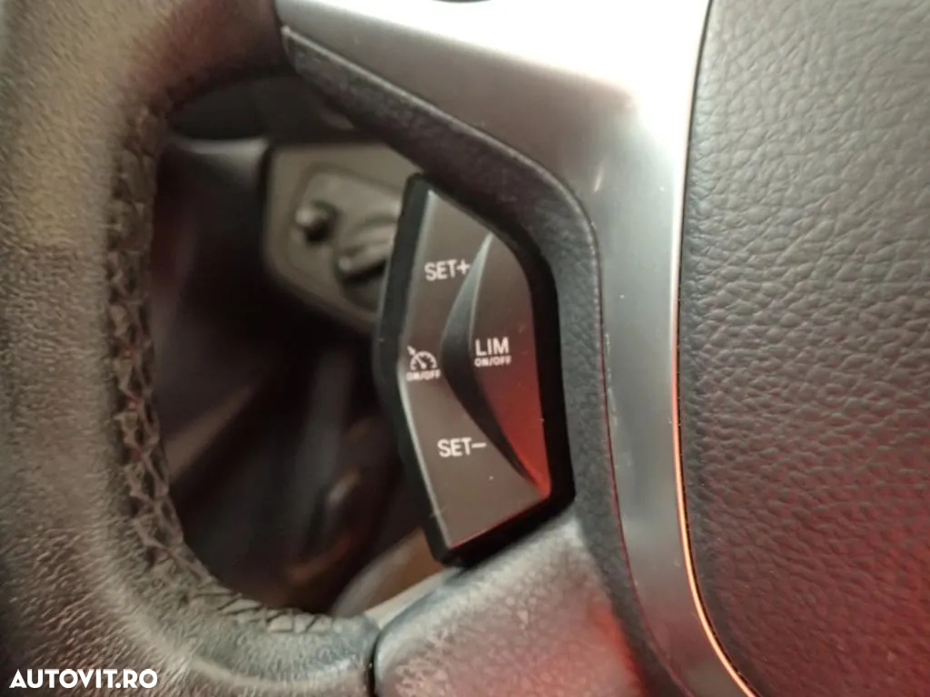 Ford Kuga 2.0 TDCi 4WD Powershift Titanium - 8