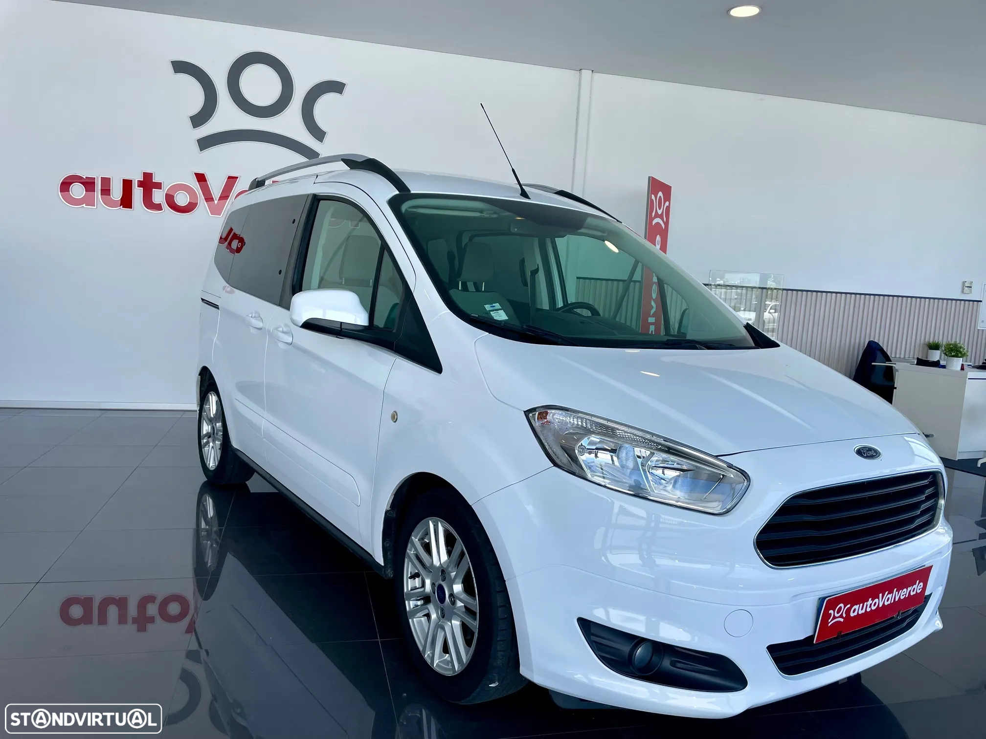 Ford Tourneo Courier 1.0 EcoBoost Titanium - 4