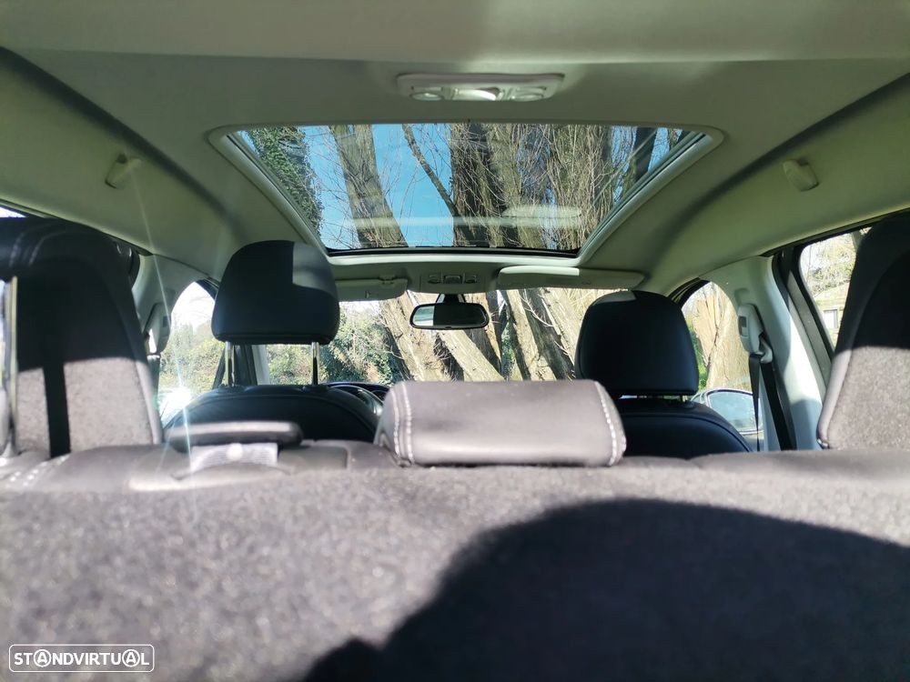 Peugeot 2008 1.6 e-HDi Allure 2-Tronic - 24