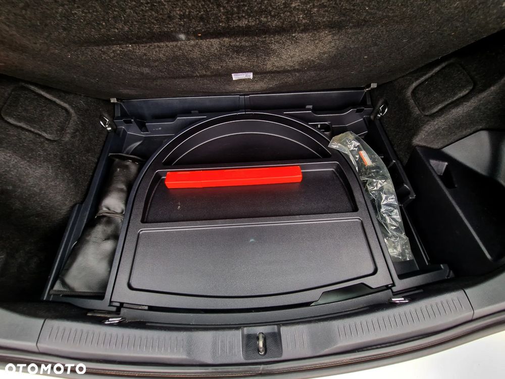 Toyota Auris Hybrid 135 Premium - 22