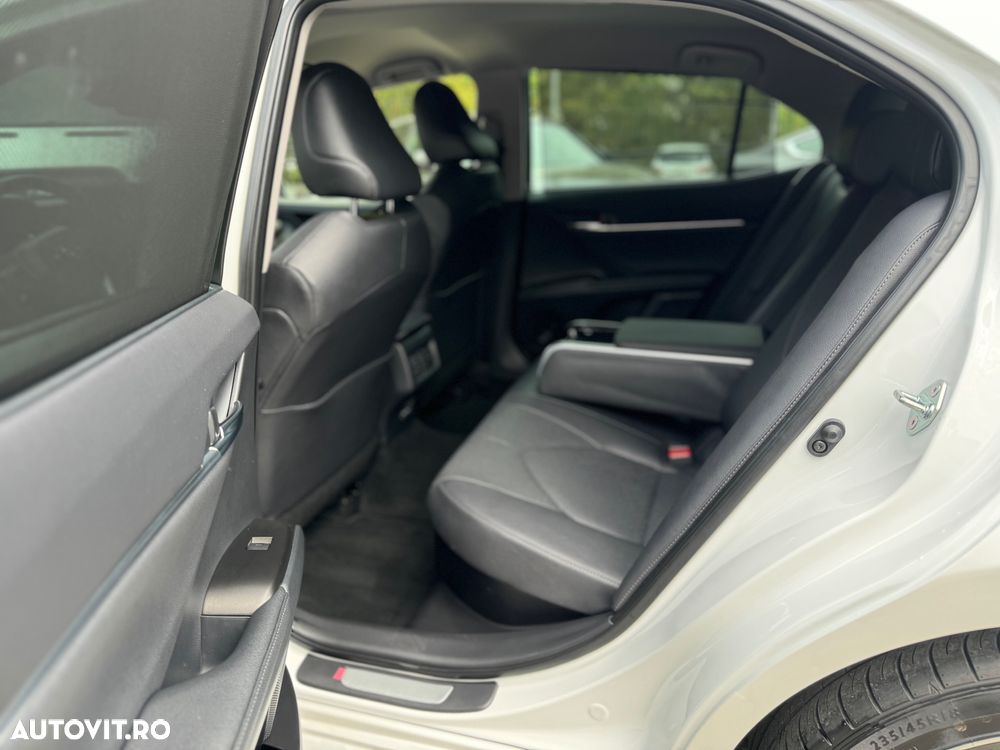 Toyota Camry 2.5 HEV Executive - 19