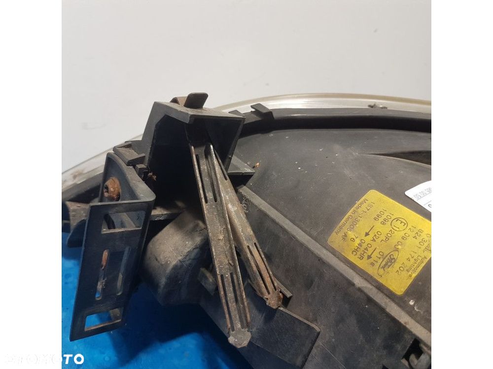 FORD MONDEO III REFLEKTOR PRAWY - 4