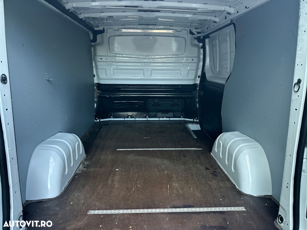 Opel Vivaro - 8