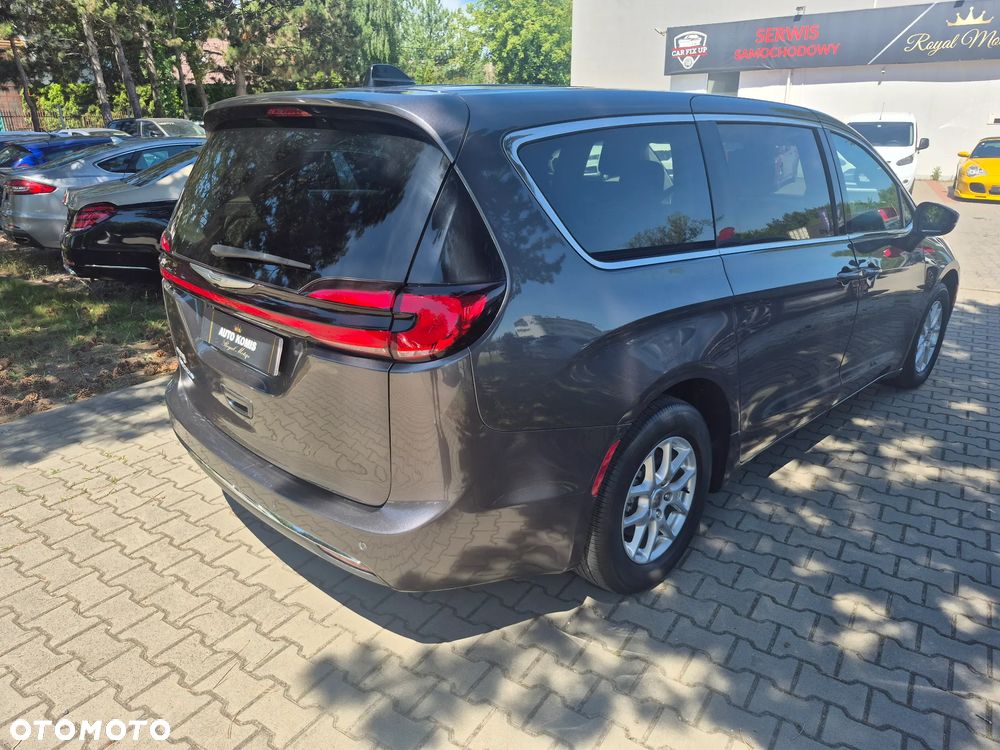 Chrysler Pacifica - 5