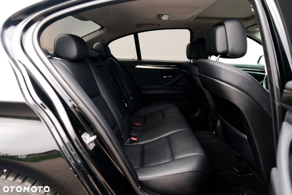 BMW Seria 5 528i - 31