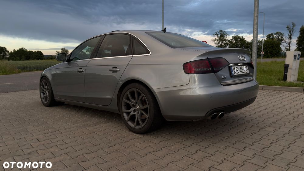 Audi A4 Limousine - 5
