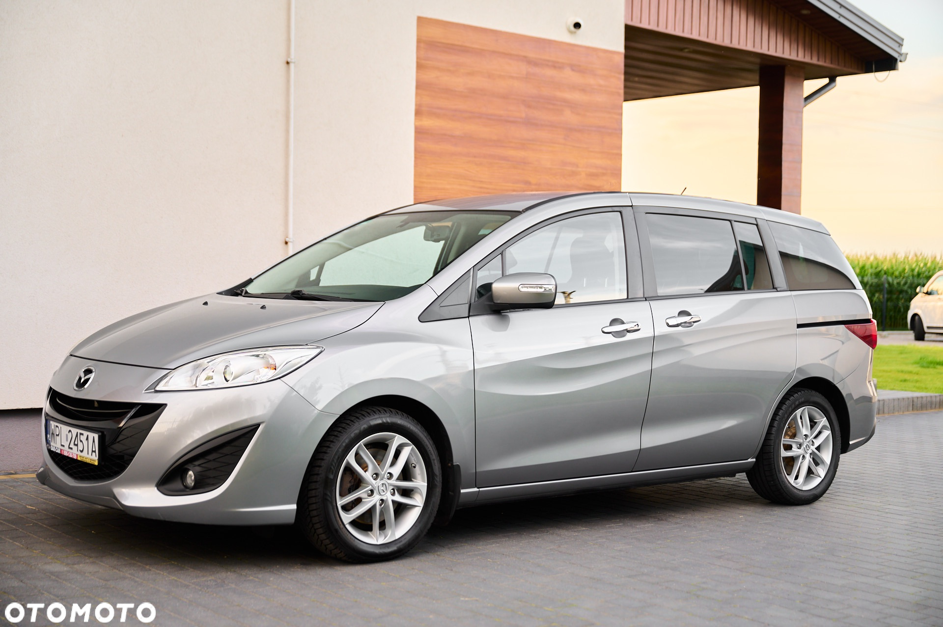 Mazda 5 - 7