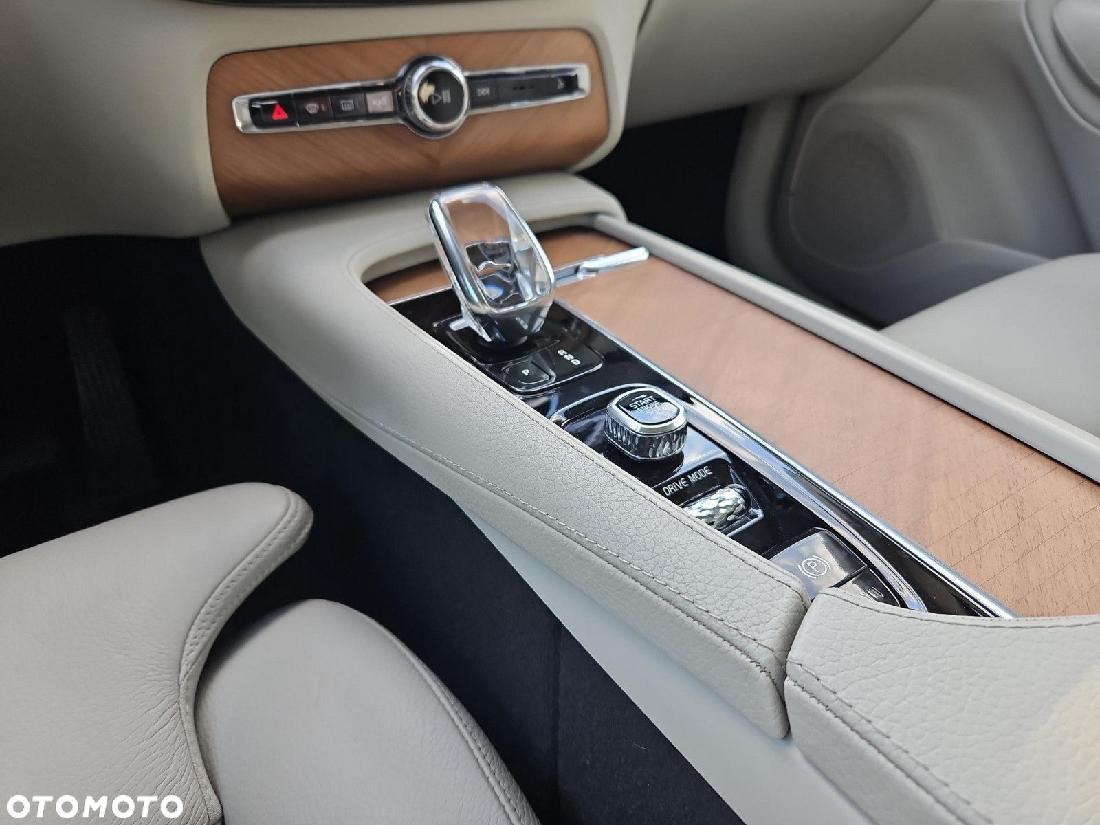 Volvo XC 90 D5 SCR AWD Inscription 7os - 26