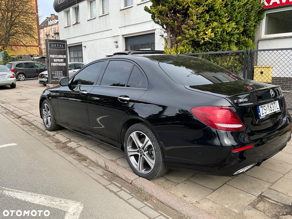 Mercedes-Benz Klasa E 300 9G-TRONIC - 2