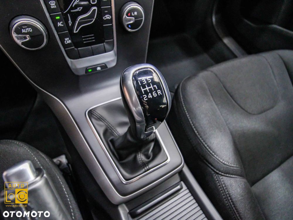 Volvo V40 T3 Drive-E Momentum - 23