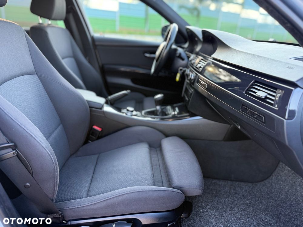 BMW Seria 3 318i - 23