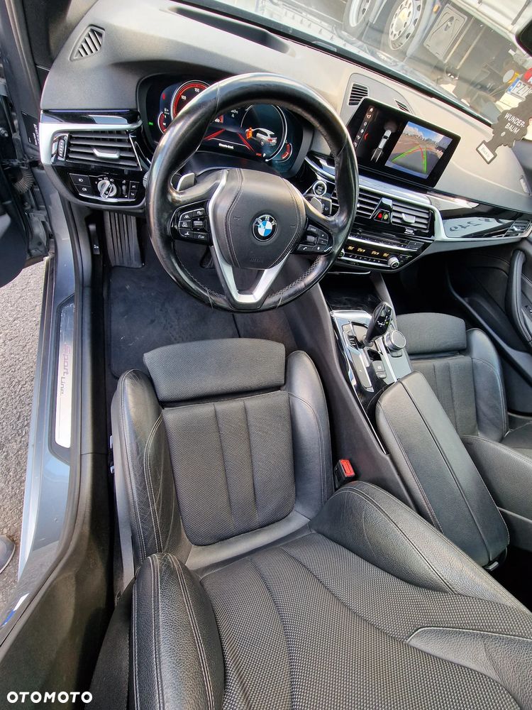 BMW Seria 5 525d Sport Line - 17