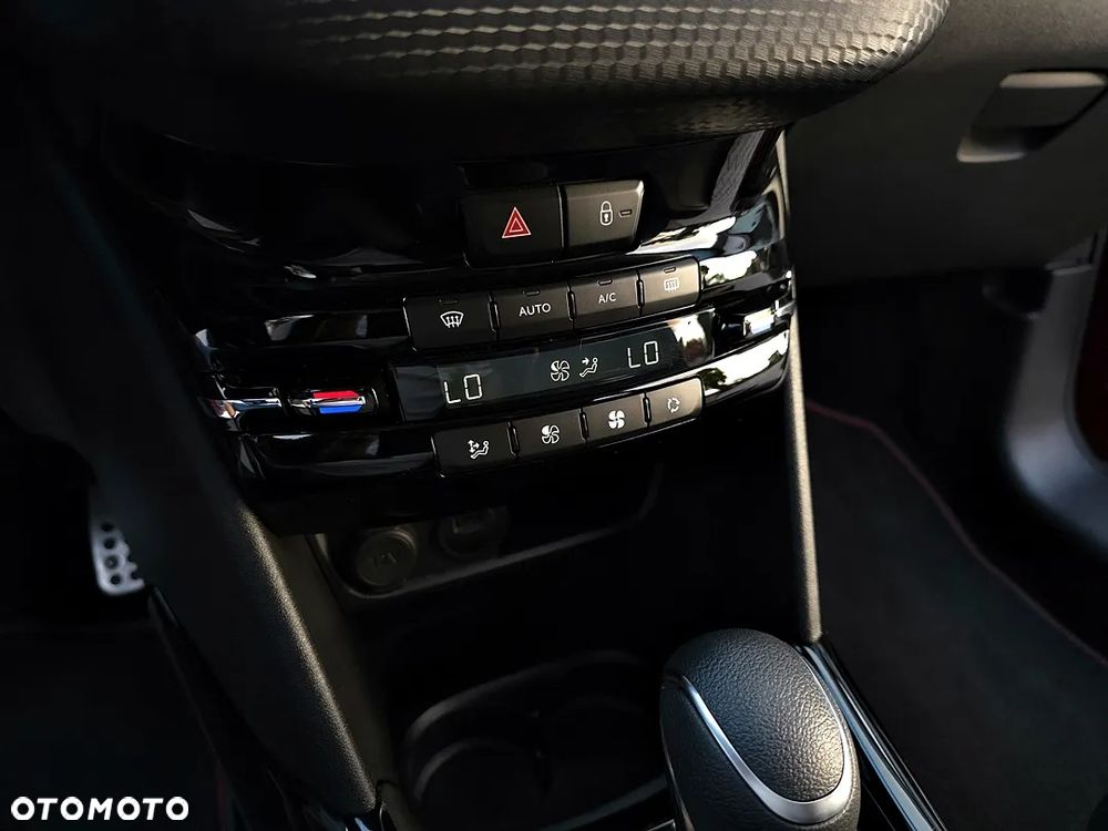 Peugeot 2008 BlueHDi 120 EAT6 Black Edition - 34