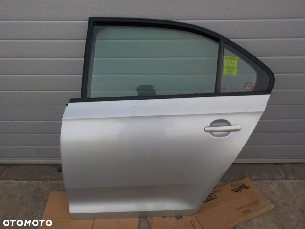 SEAT TOLEDO IV DRZWI LEWY TYŁ LA7W