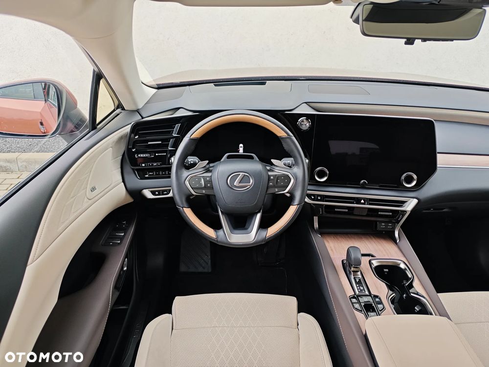Lexus RX 450h+ Omotenashi - 17