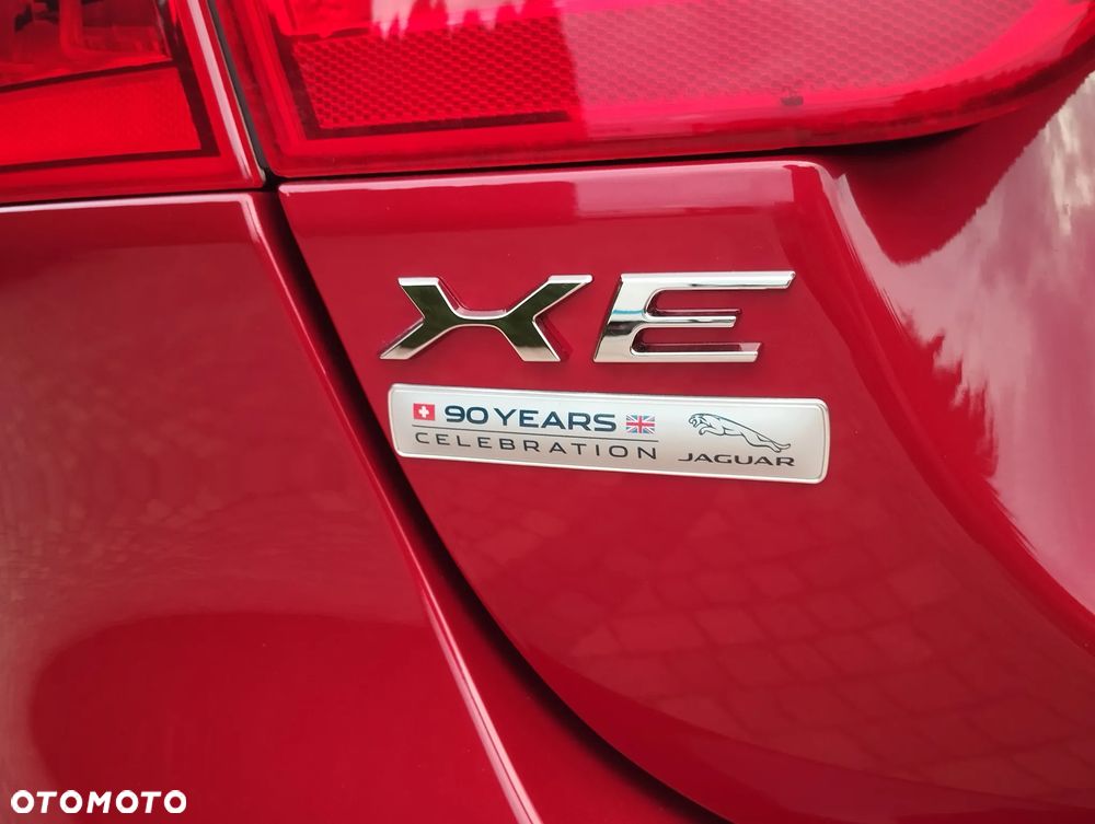Jaguar XE 20t R-Sport - 36