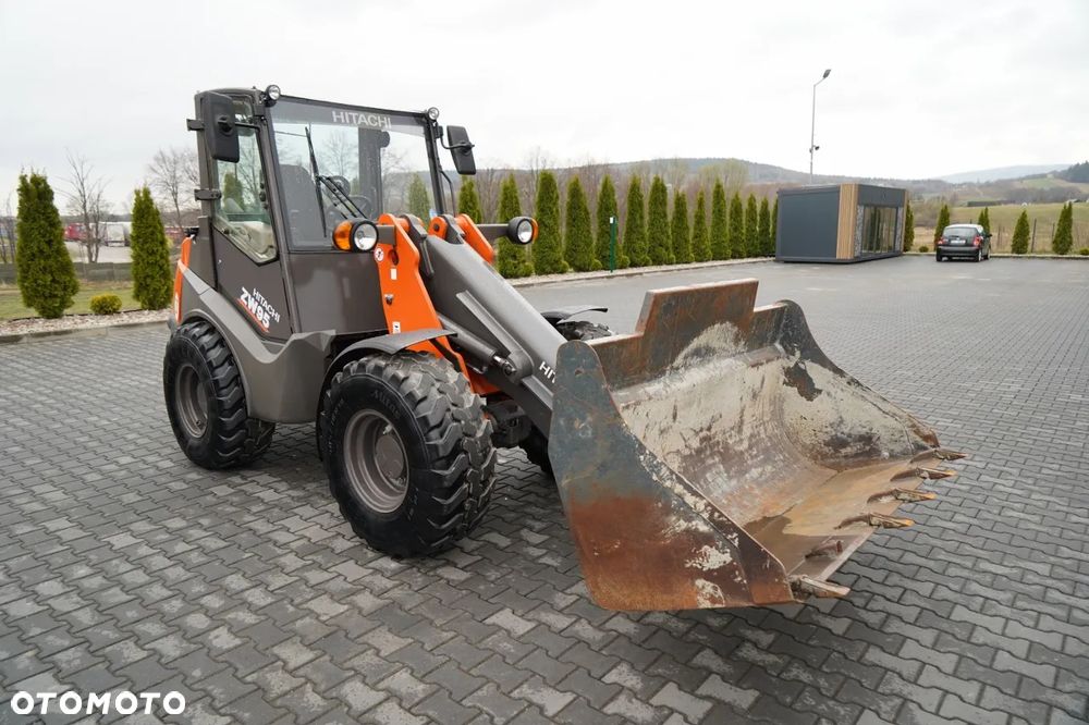 Hitachi ZW95 / ŁADOWARKA KOŁOWA / 2020 R / WIDŁY DO PALET - 18