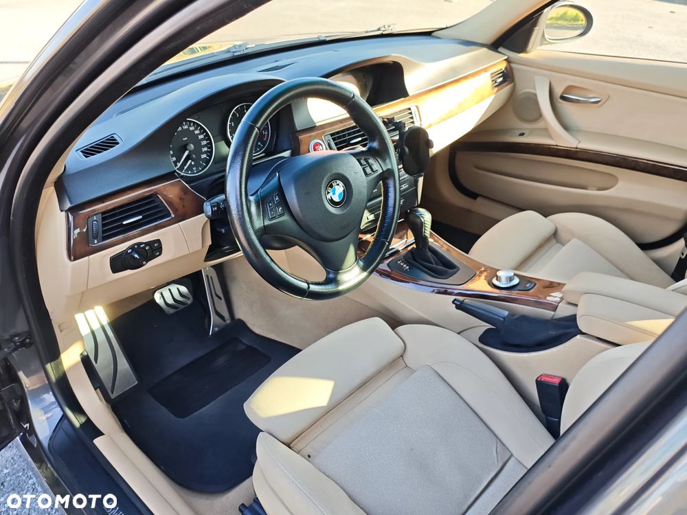 BMW Seria 3 330i - 18