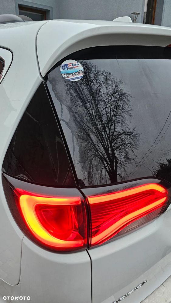 Chrysler Pacifica - 8