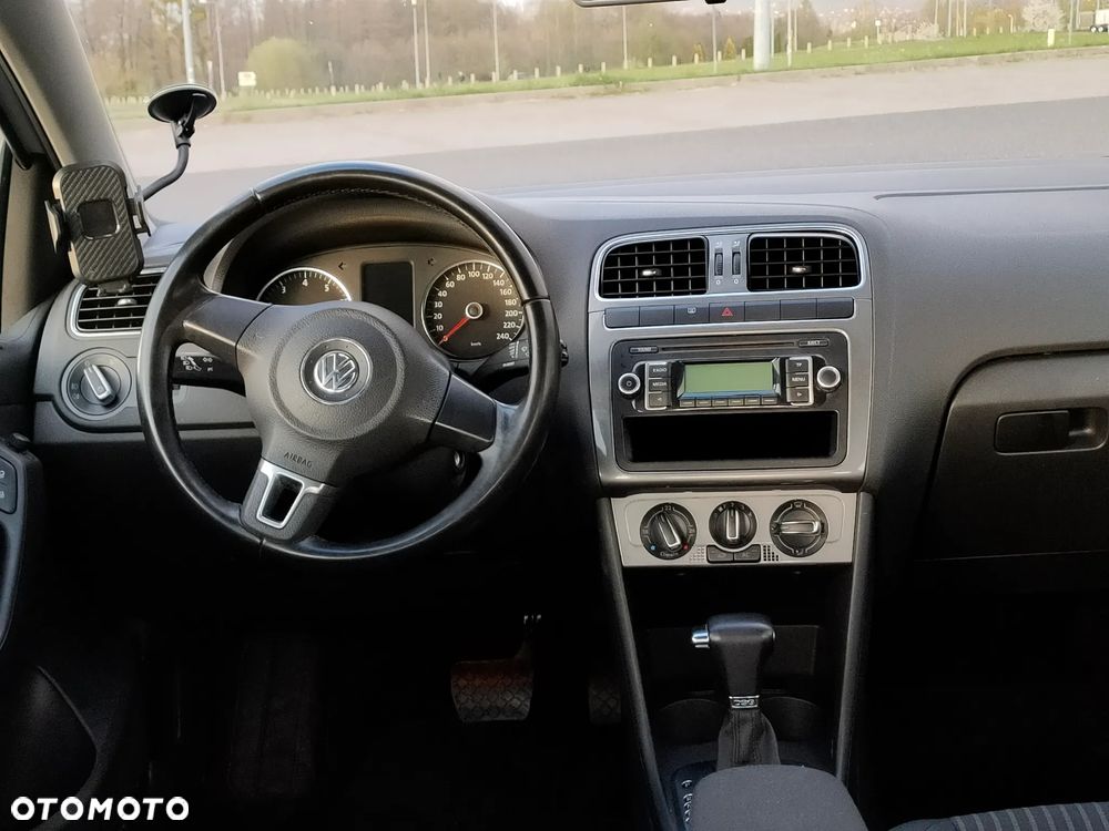 Volkswagen Polo 1.4 16V Comfortline DSG - 12