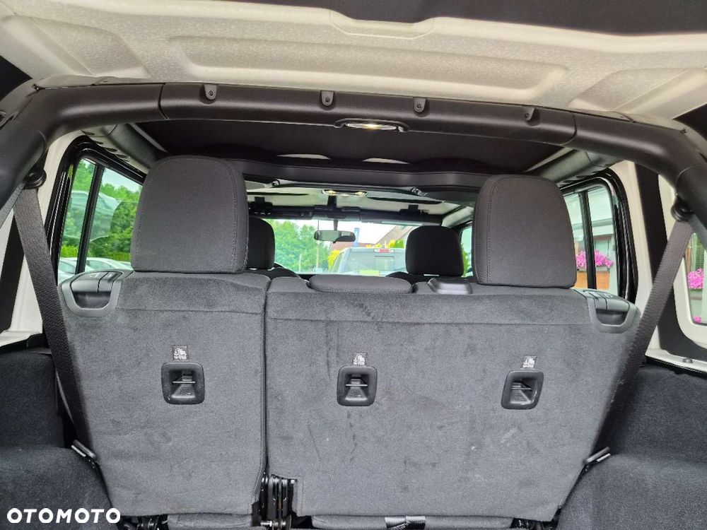 Jeep Wrangler - 21