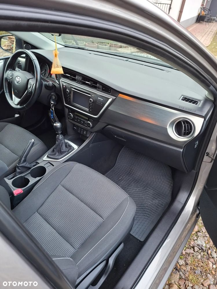 Toyota Auris - 13