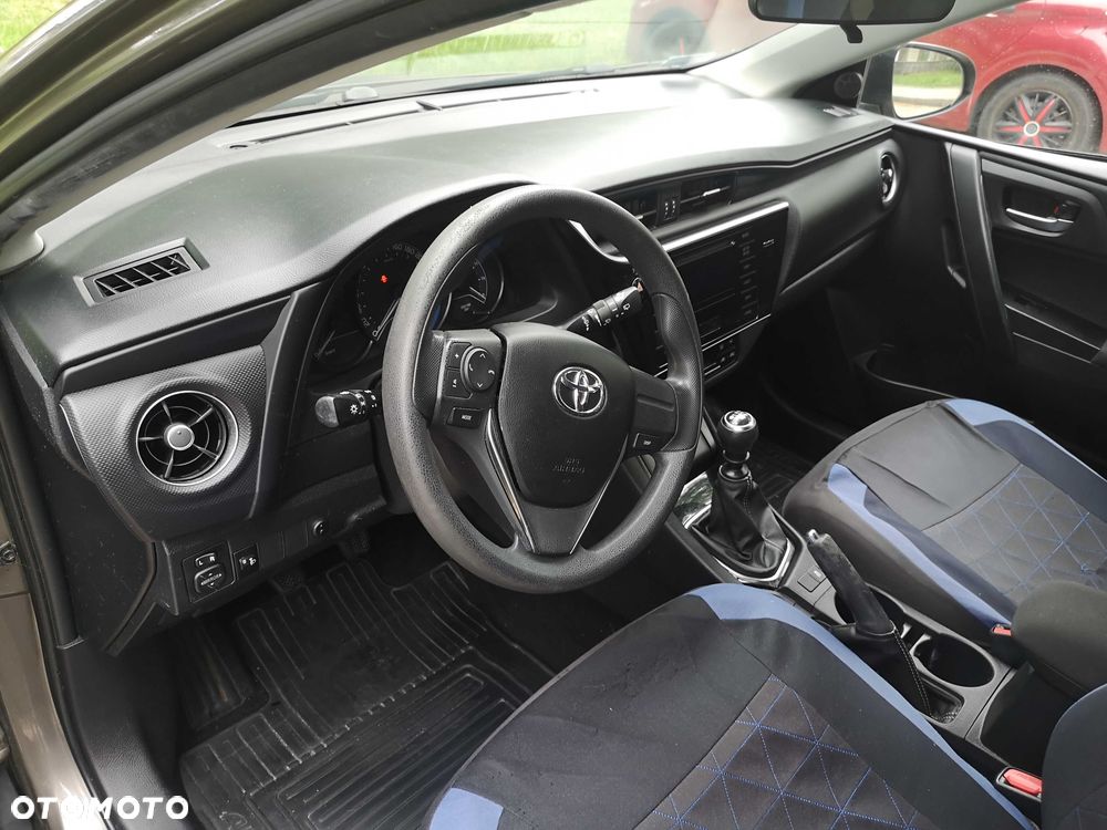 Toyota Auris - 5