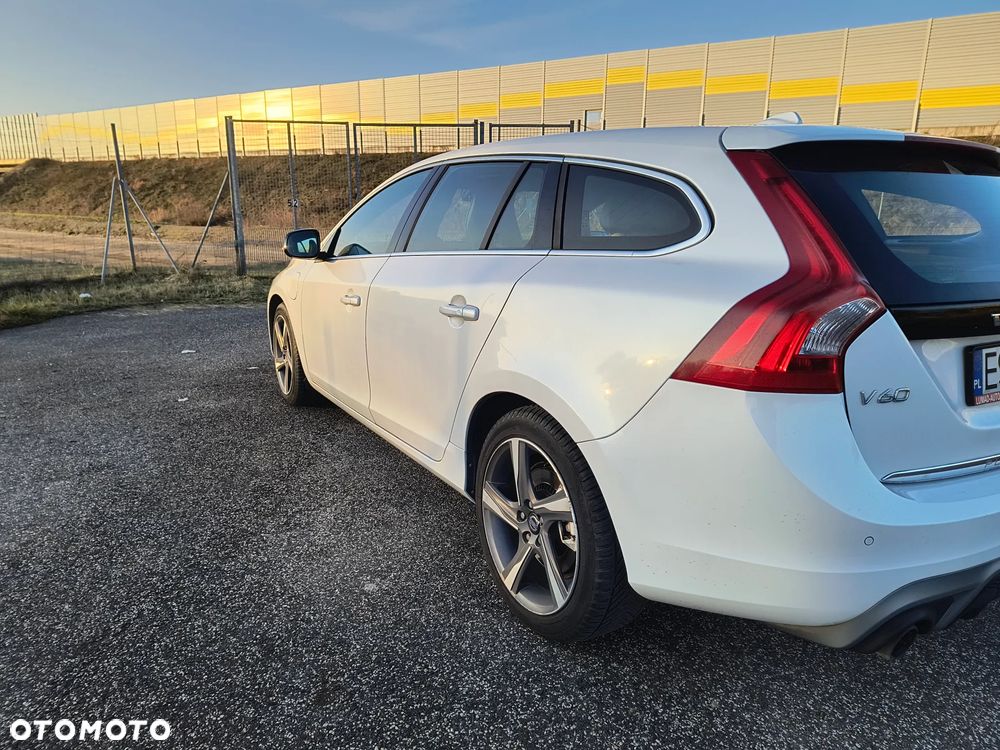Volvo V60 D6 AWD Plug-in Hybrid Summum - 5
