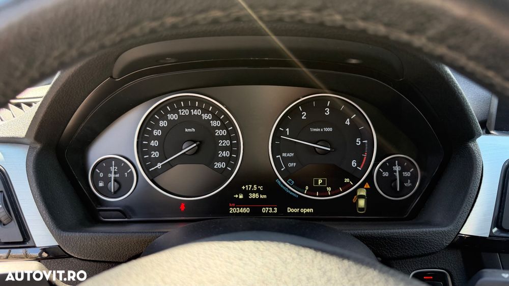 BMW Seria 3 320d Aut. Sport Line - 32