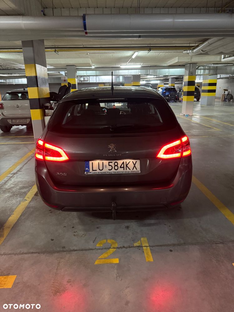 Peugeot 308 - 8