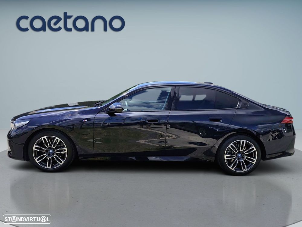 BMW 530 e Pack Desportivo M - 5
