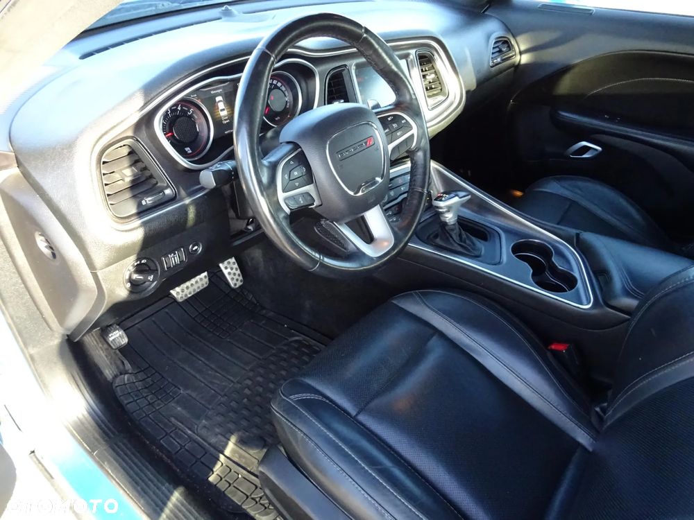 Dodge Challenger - 22