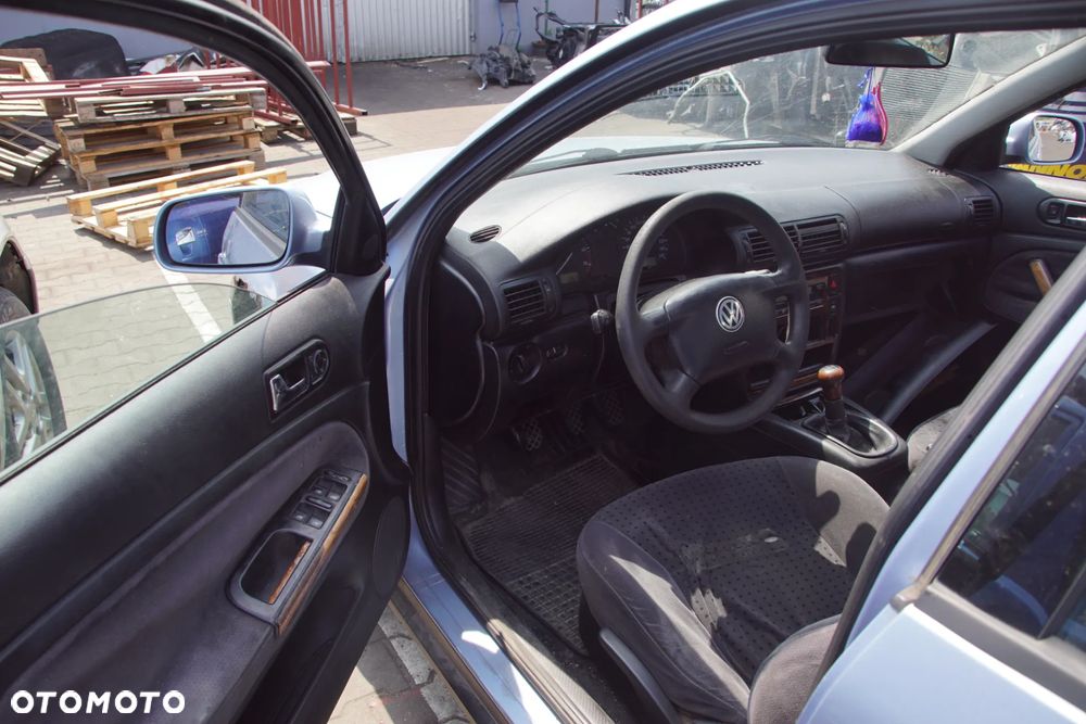Auto na części - Volkswagen Passat B5 1.8 20V 125 KM ADR DHZ LL5Y 1997R Silnik Skrzynia Drzwi Maska Błotnik Zderzak Klapa Lampa Lusterko Klamka Szyba Deska Kokpit Sterownik Moduł Czujnik Licznik Panel Kierownica - 9