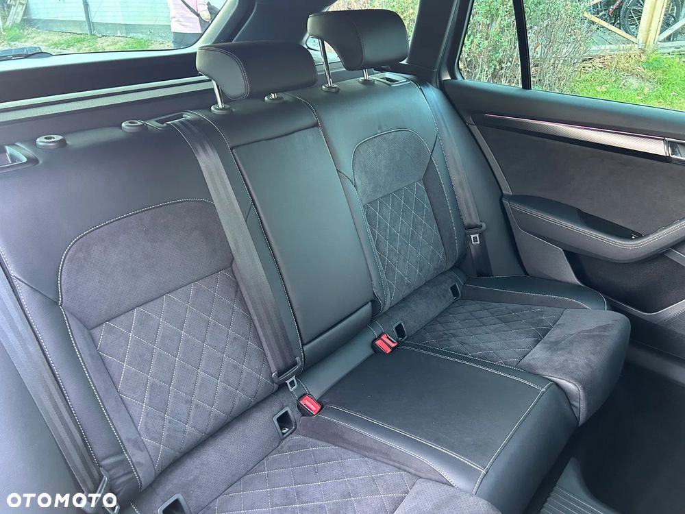 Skoda Superb 2.0 TDI SCR 4x4 Sportline DSG - 16