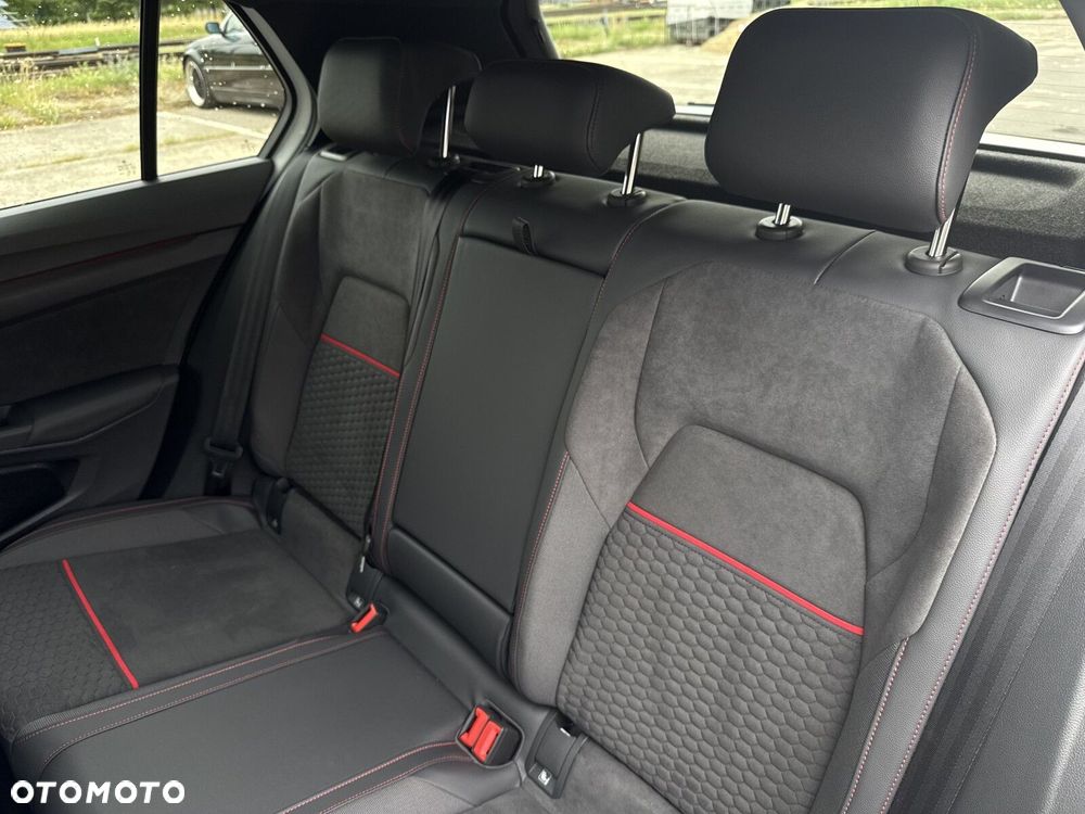 Volkswagen Golf - 33