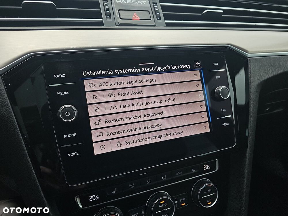 Volkswagen Passat - 32