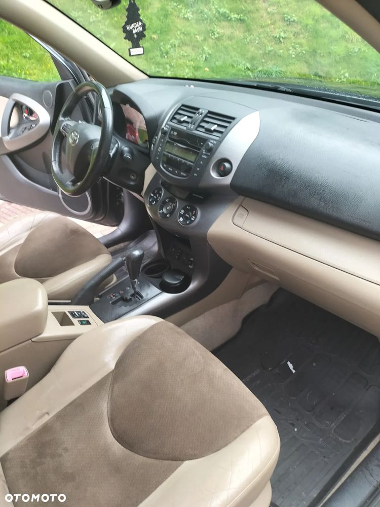 Toyota RAV4 - 11