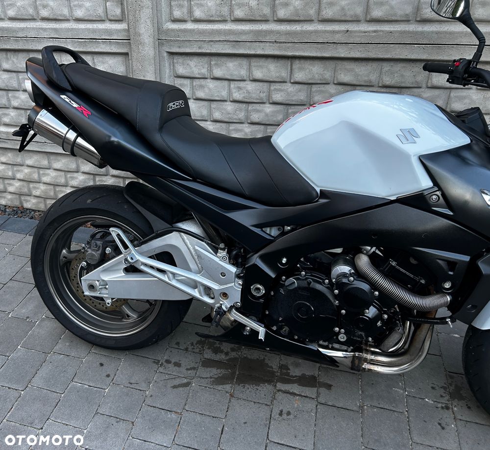 Suzuki GSR - 9