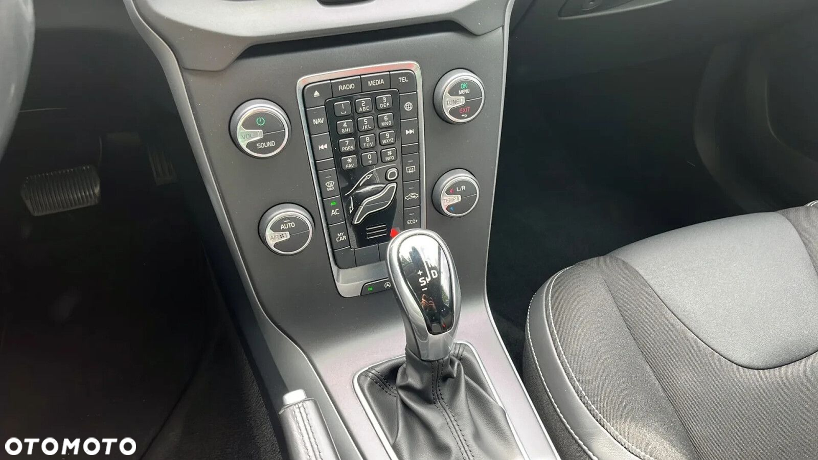 Volvo V40 D3 Drive-E Momentum - 23