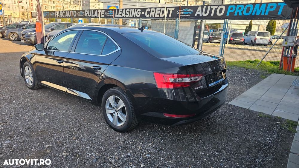 Skoda Superb 2.0 TDI DSG Premium Edition - 9