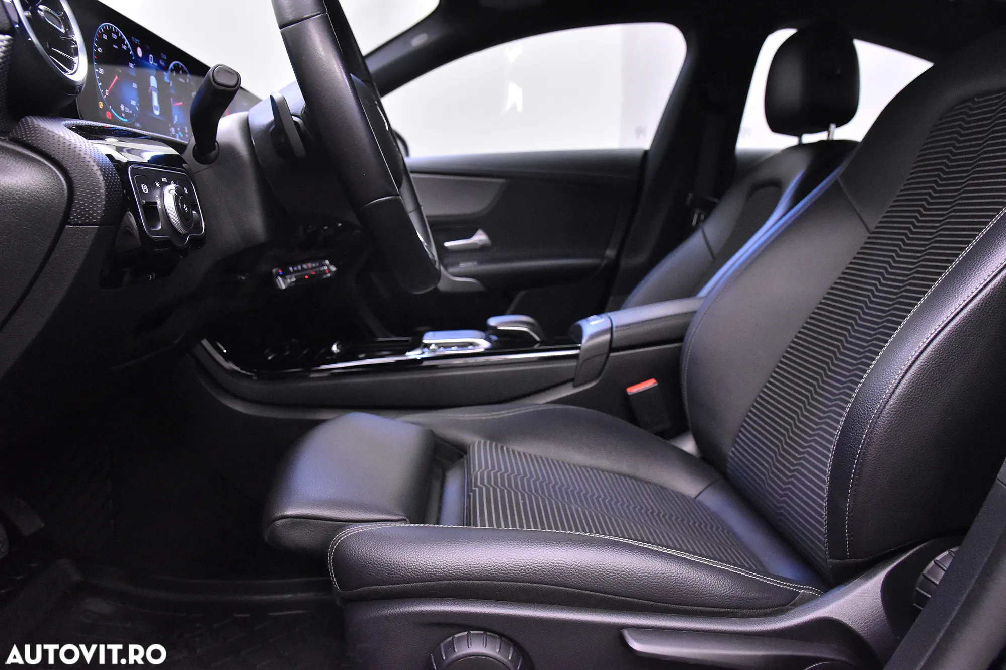 Mercedes-Benz CLA 200 7G-DCT - 23