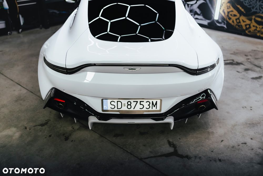 Aston Martin Vantage - 16