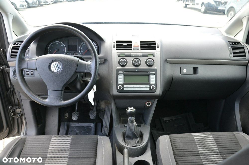 Volkswagen Touran - 16