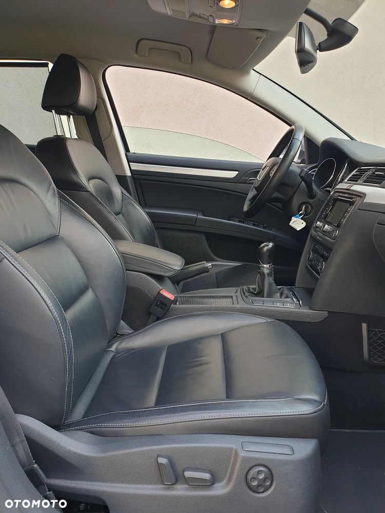 Skoda Superb 1.6 TDI Green tec Ambition - 32