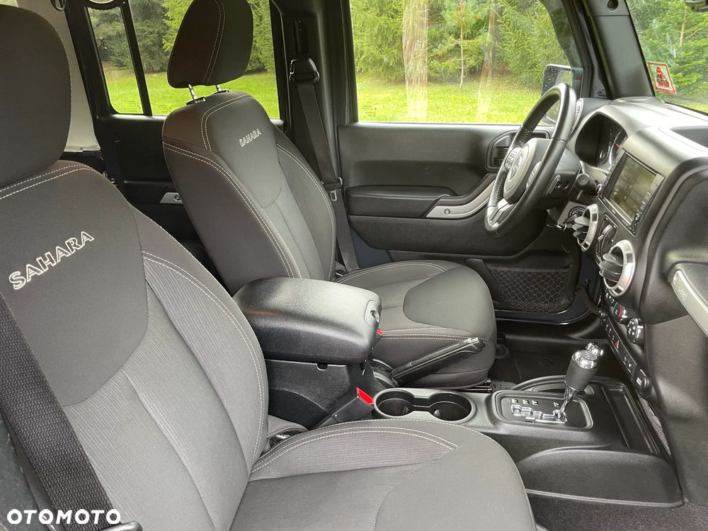 Jeep Wrangler 3.6 Unlim Sahara - 26